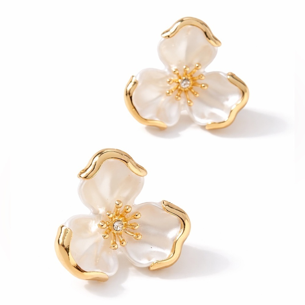 Gold Cream Petal Earrings (5030)